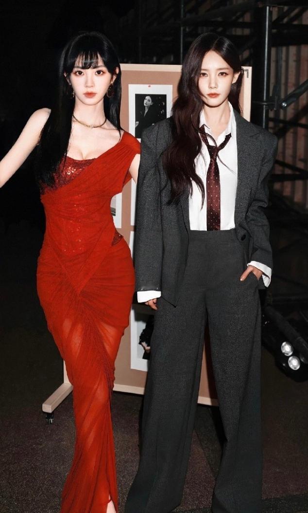 田曦薇和李一桐CP粉比很多异性CP的粉丝都多
她俩参加综艺后关系很好，有不少粉丝