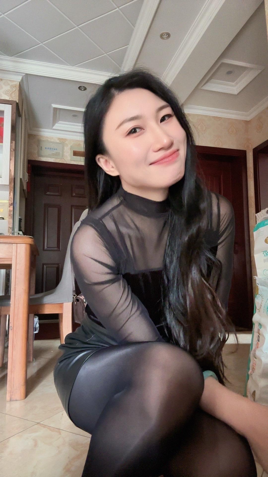 33岁的年纪，00后的心态！93年的我，没攒下多少城府，倒攒了一肚子的真诚：被温