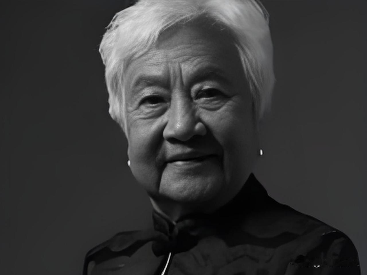 平民总理吴桂贤离世之后，不少普通百姓自发在网络寄托哀思。回望那个年代，很多老一辈