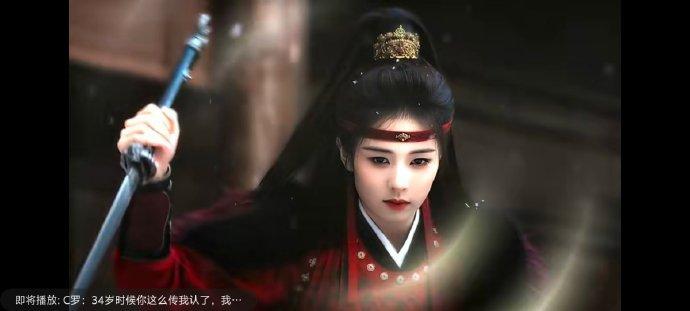 白鹿一剑变装带来震撼视觉，高马尾披风，金镶玉腰带光华璀璨，动作干脆有力，疯批女官