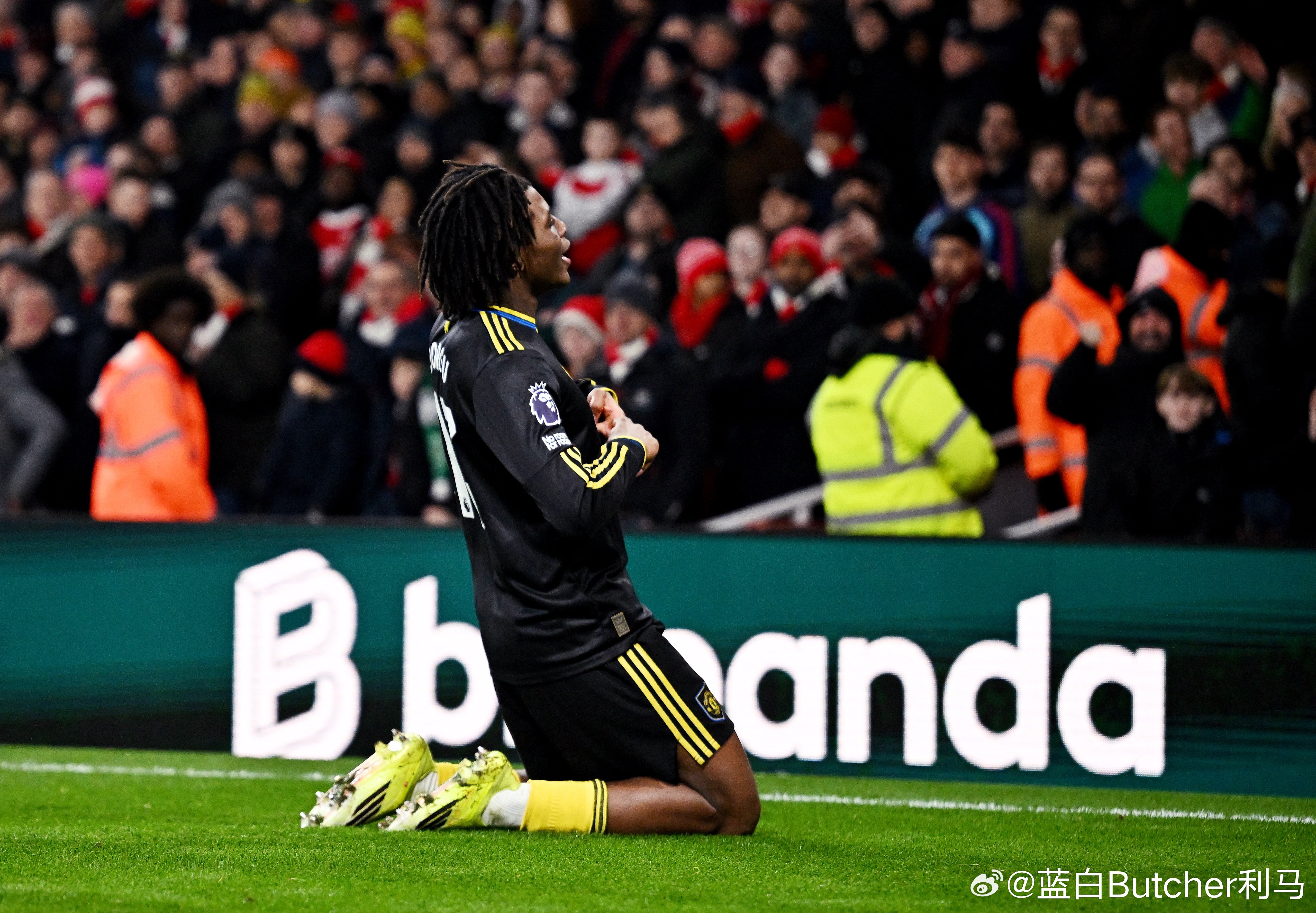 1月26日 曼联在本轮英超3-2绝杀阿森纳，多尔古和库尼亚先后打进精彩世界波。数