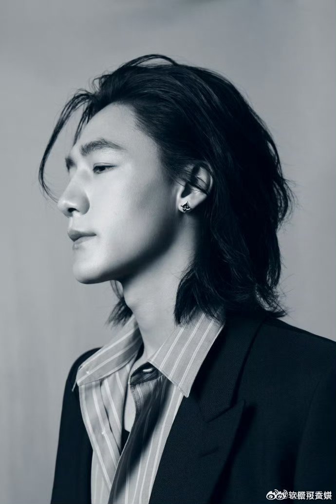 此沙老头背心防谁呢此沙内搭老头背心此沙老头背心防谁呢此沙内搭老头背心 西装衬衫叠