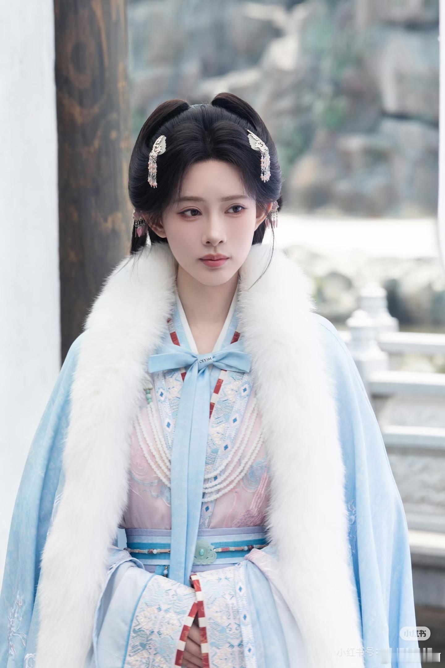 这也太美了吧！一眼沦陷，孟子义《将门独后》多款古装路透氛围感直接封神，清冷飒爽的