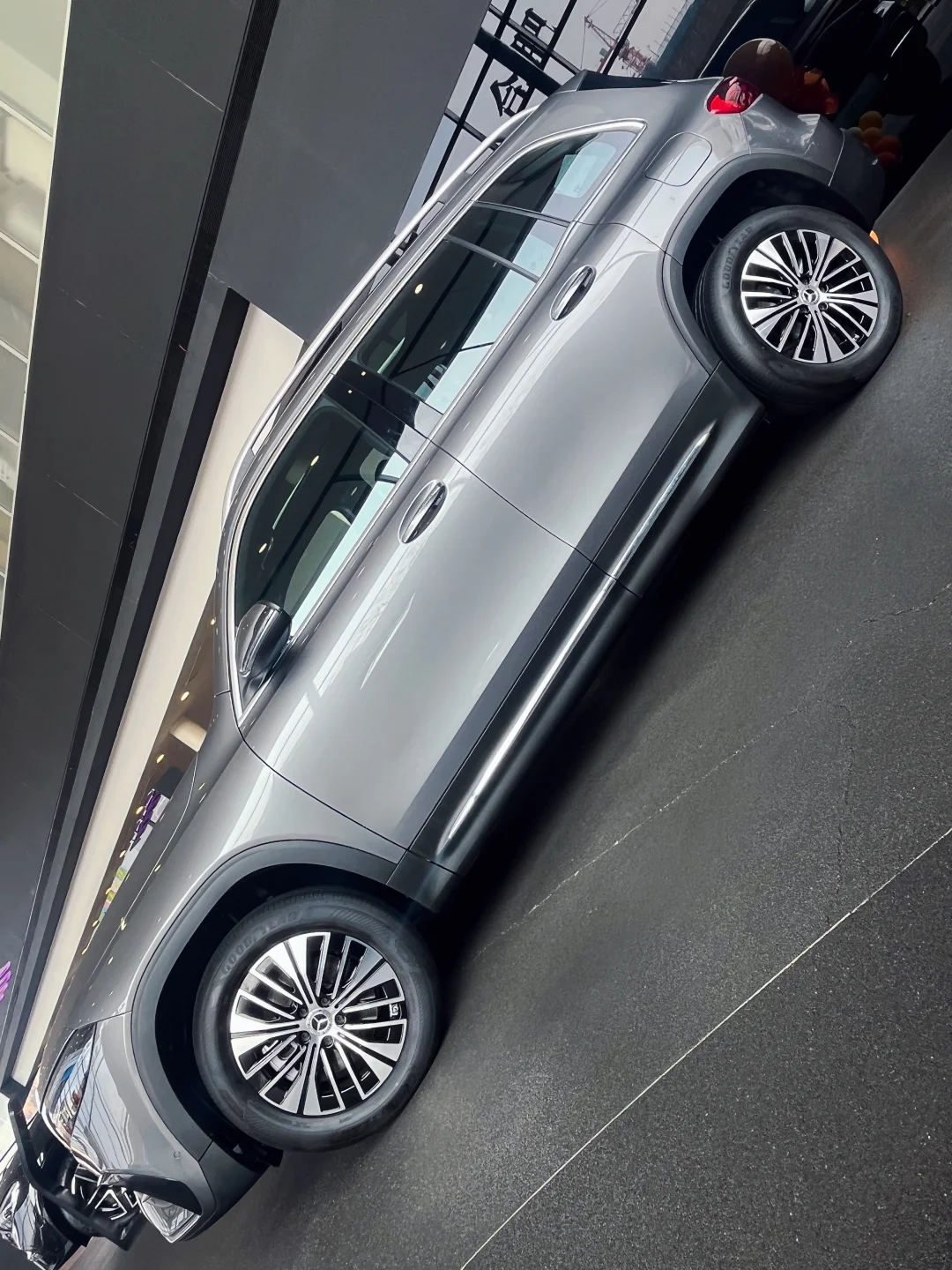 怎么会有这么帅的灰色车！！