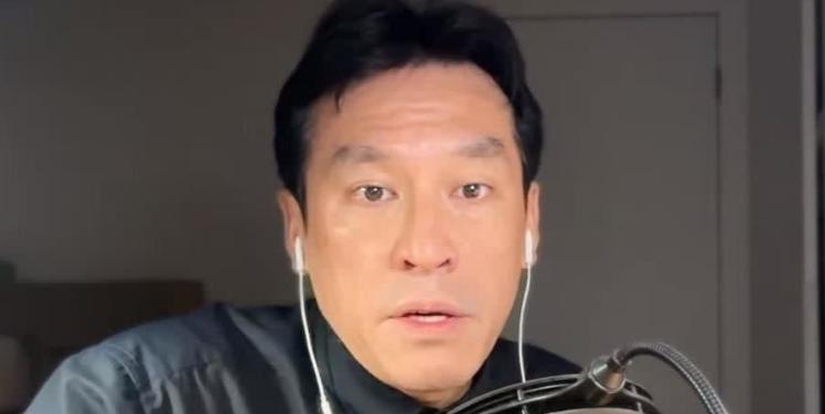 黄暐瀚在8月3日的节目中提及，2008年四川地震时台湾捐款70亿新台币（约合15