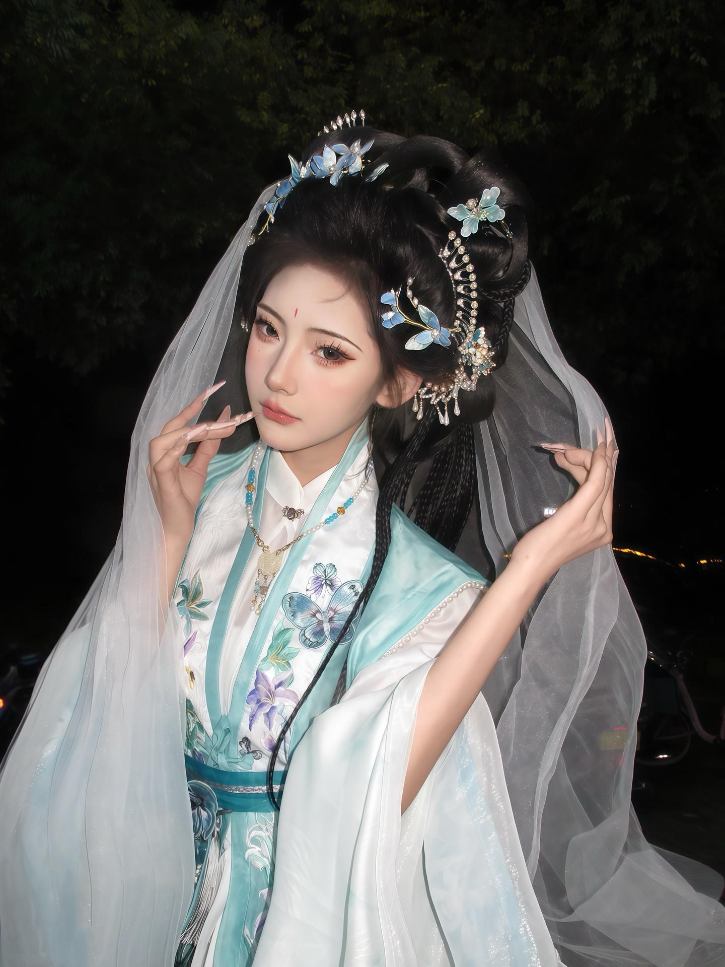 偏偏清香引碧空～