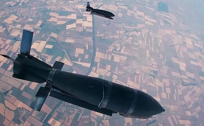 乌克兰方面称俄罗斯空天军正在增加空袭次数，投掷的滑翔制导炸弹越来越多，7月份的使