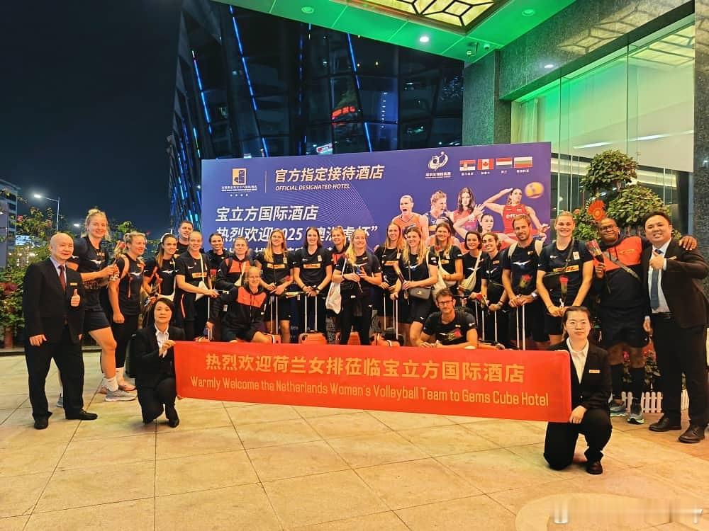 荷兰女排官方IG发布国家女排在昨天抵达美丽的深圳。2025“澳洲虎杯”深圳女排精