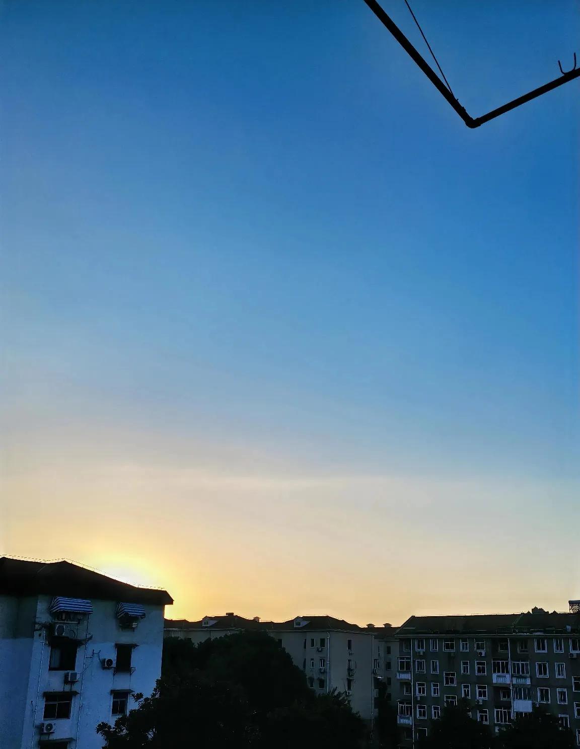 人啊，别想太远的事，过好今天，明天再说明天的事，我有个哥们，40刚露头，买了大房