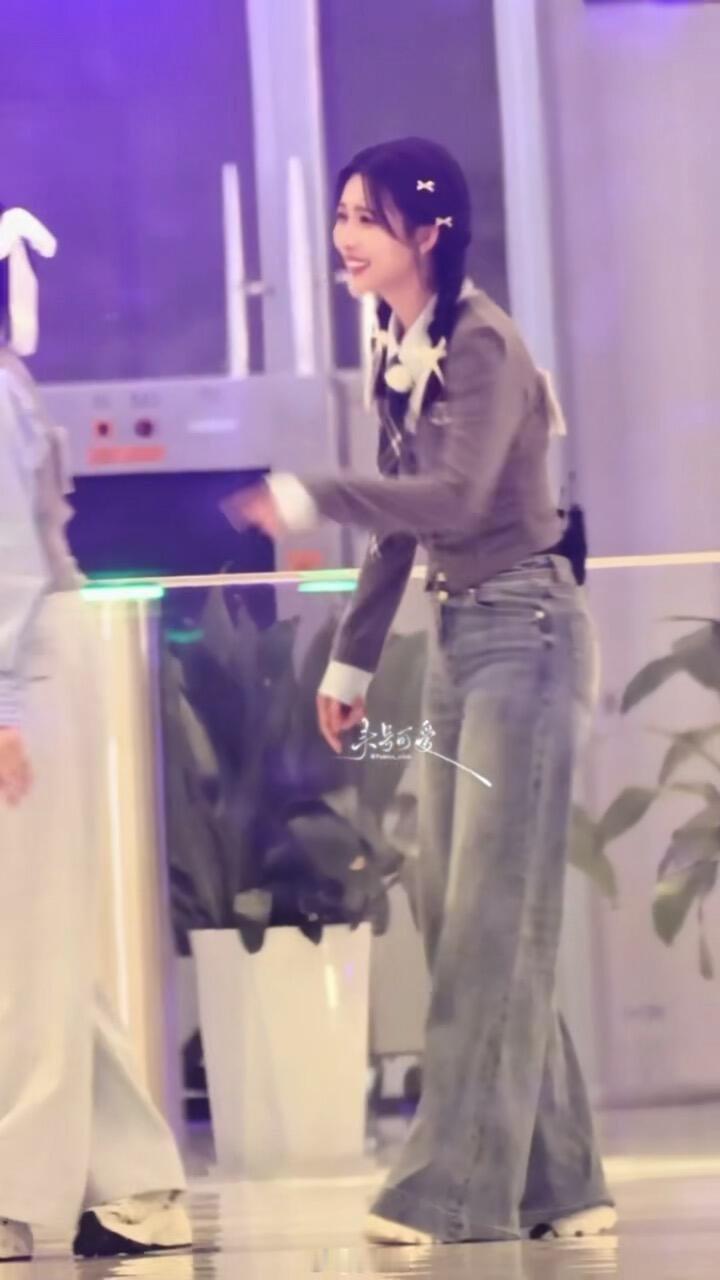 奔跑吧美而萌之，孟子义跑男穿搭好明媚啊！！ 奔跑吧‖ 