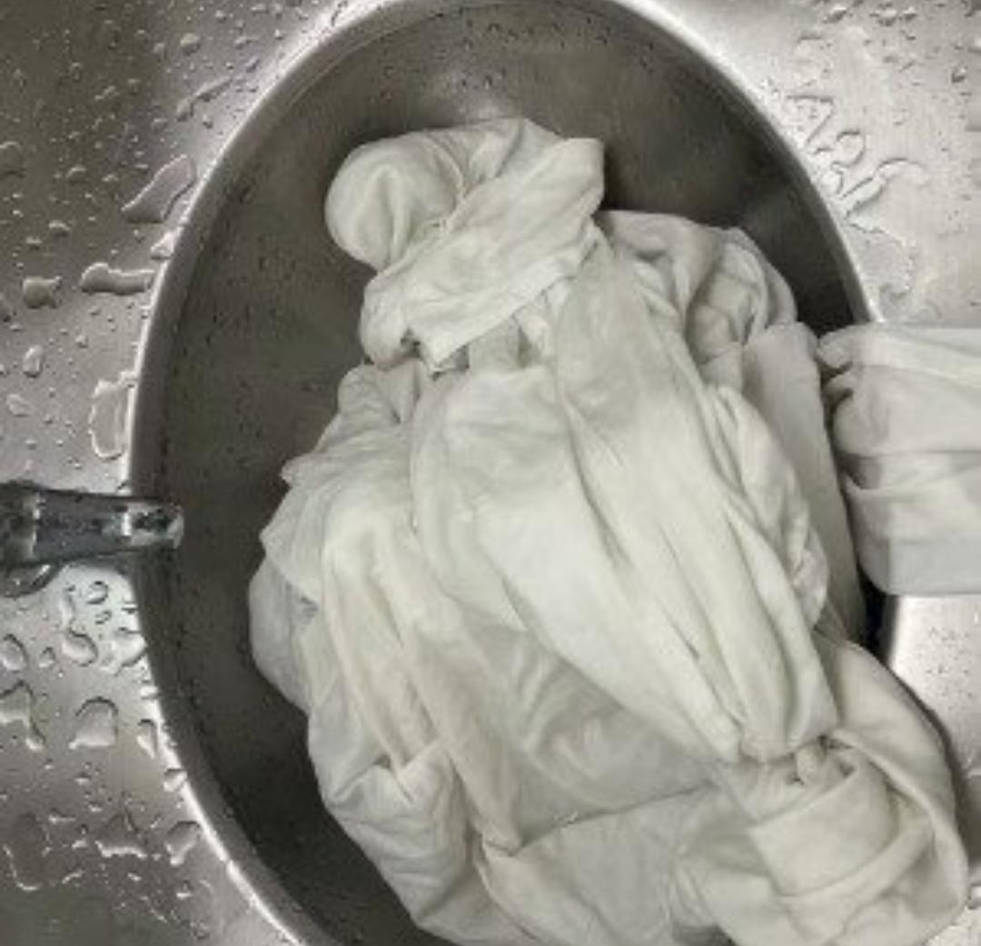 女子生理期弄脏火车卧铺被索赔180元，这事你怎么看？
 
坐火车出门，谁都可能遇