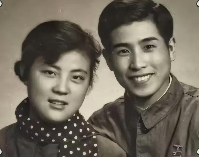 他被八一厂开除党籍，勒令复员，那年36岁，1955年演董存瑞，全国都认识了他，1
