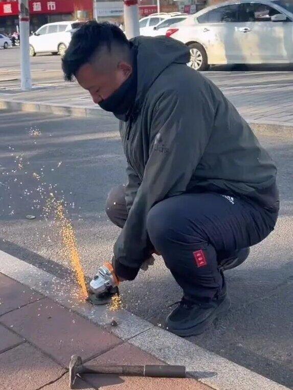 拔个钉子扬尘是小事，动了别人的蛋糕才是根本！
因为你缺少“项目立项报告、招投标文