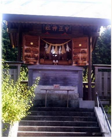 蒋介石在日本还有一座中正神社。
非政府行为是日本民间建的。
蒋介石1975年去世