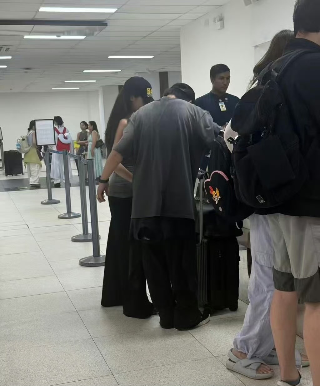 大家觉得这是不是AI，我是分不清只能说现在中国AI能力太强了让我们实在太难分辨率