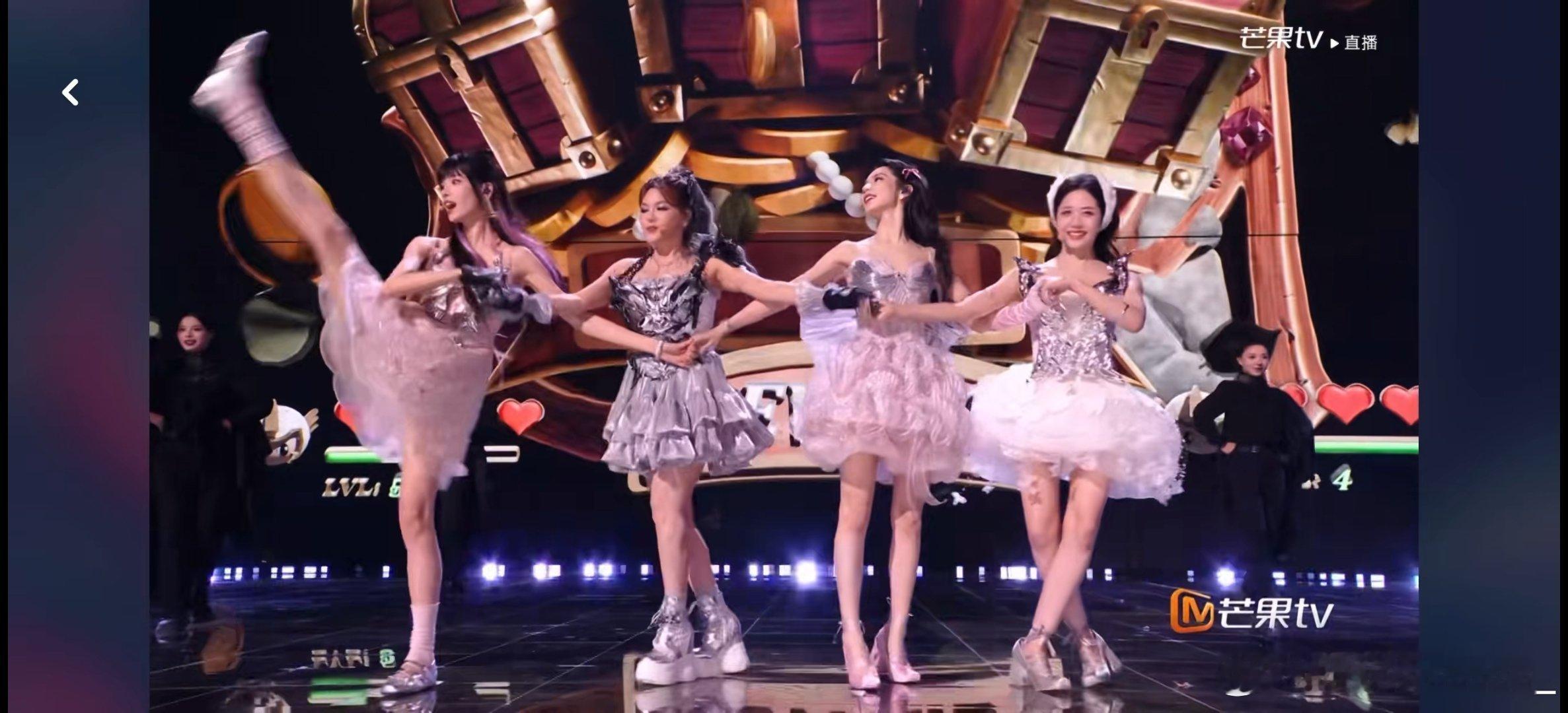 乌兰图雅团惊喜不断浪姐二公直播乌兰图雅唱腔辨识度太高了，和伙伴们风格互补默契十足