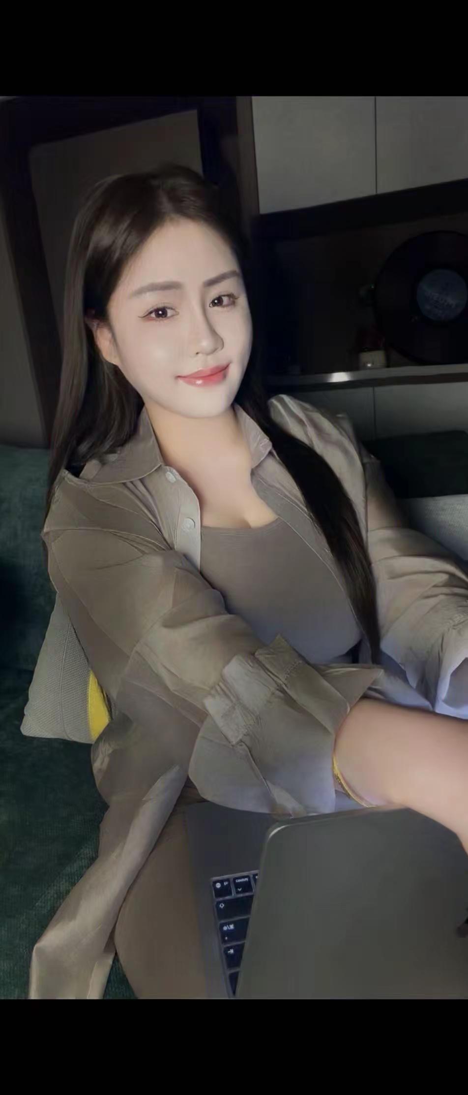 你还年轻自然不懂珠光圆润的魅力。