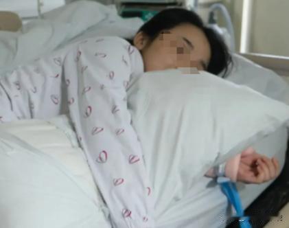 “悲剧还是发生了！”5月14日报道，浙江杭州，一女子因美甲太长，在搬重物时，把指