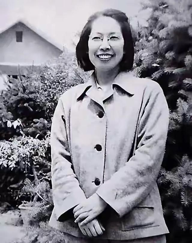 一曲《延安颂》，唱响代代不息的青春信仰
 
1938年的夏天，延安城里开完大会，