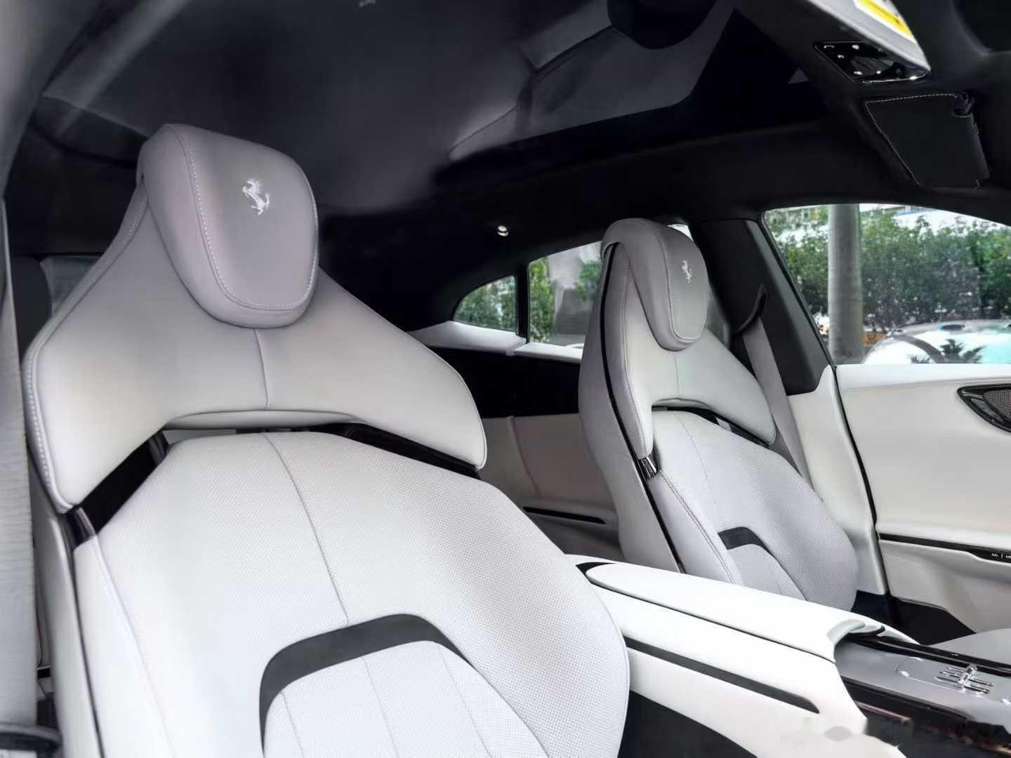 法拉利Purosangue 寻伯乐，24年12月上牌，特殊漆黑色，稀缺白色内饰、