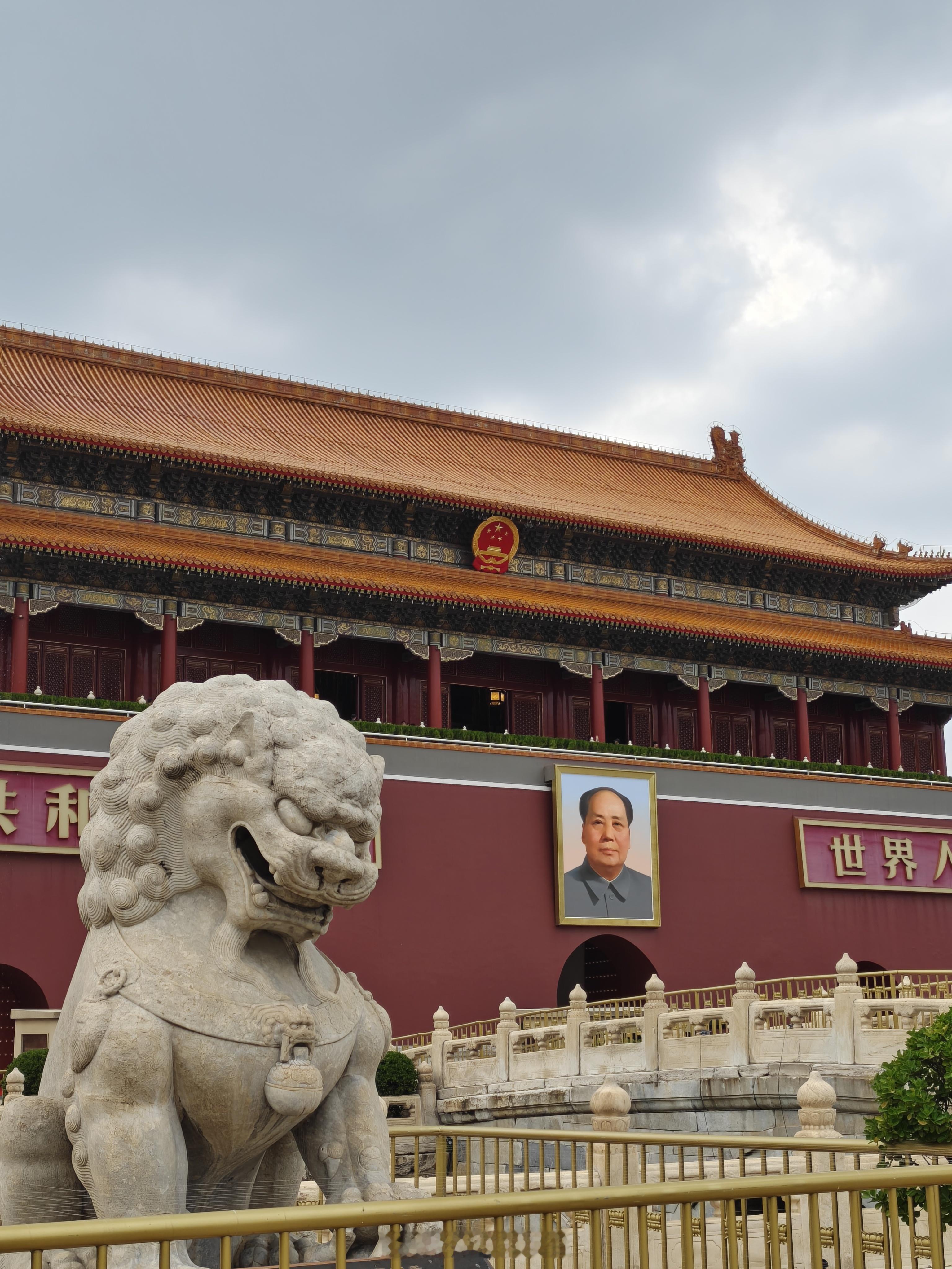 如果大家到天安门附近游玩，推荐停车停在国家大剧院！步行5分钟抵达天安门。把车停在