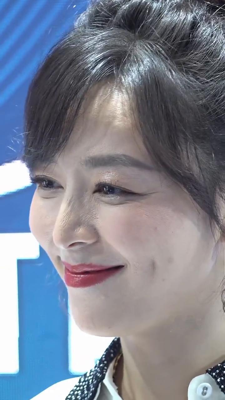 娱情君。
张静初45岁。