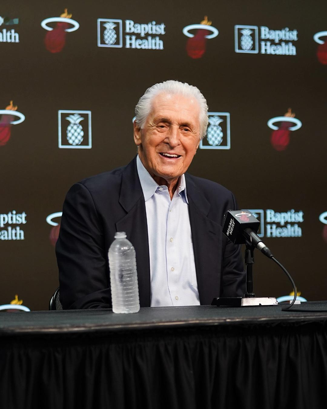 Barry Jackson：一位消息人士透露，莱利在热火仍然拥有一定的操作权限，