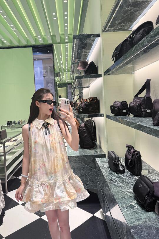 我爱穿漂亮的裙子 拍明媚的照片