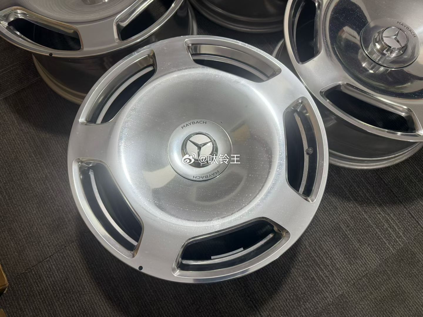 奔驰迈巴赫680原厂20寸正品，难得遇到 