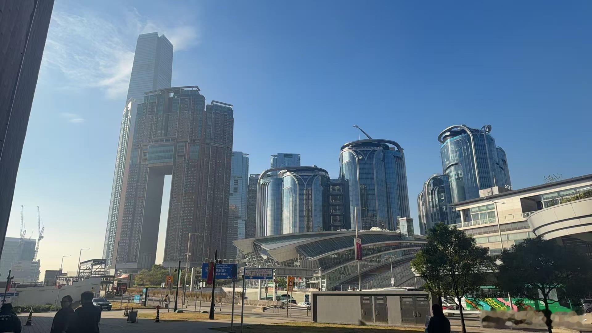 沉得住气，不显山，不露水 