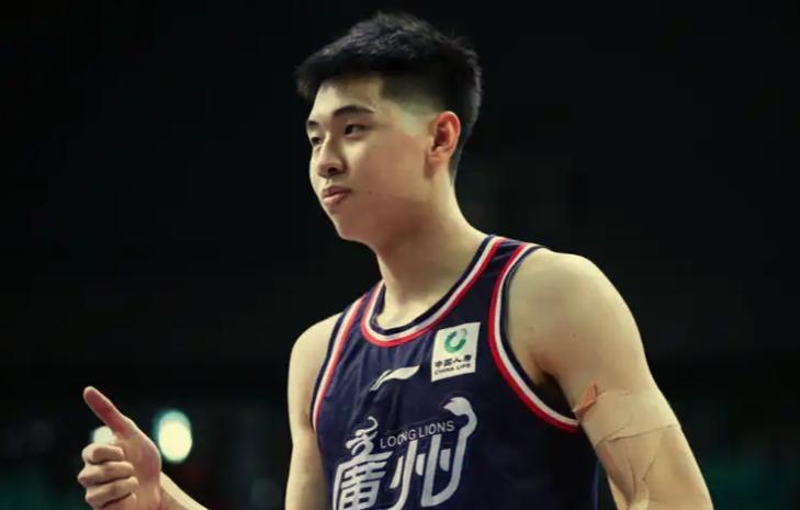 4分钟9分正负值+30，单手抄截太潇洒，有崔永熙男篮侧翼稳了。如果说体测满分只是