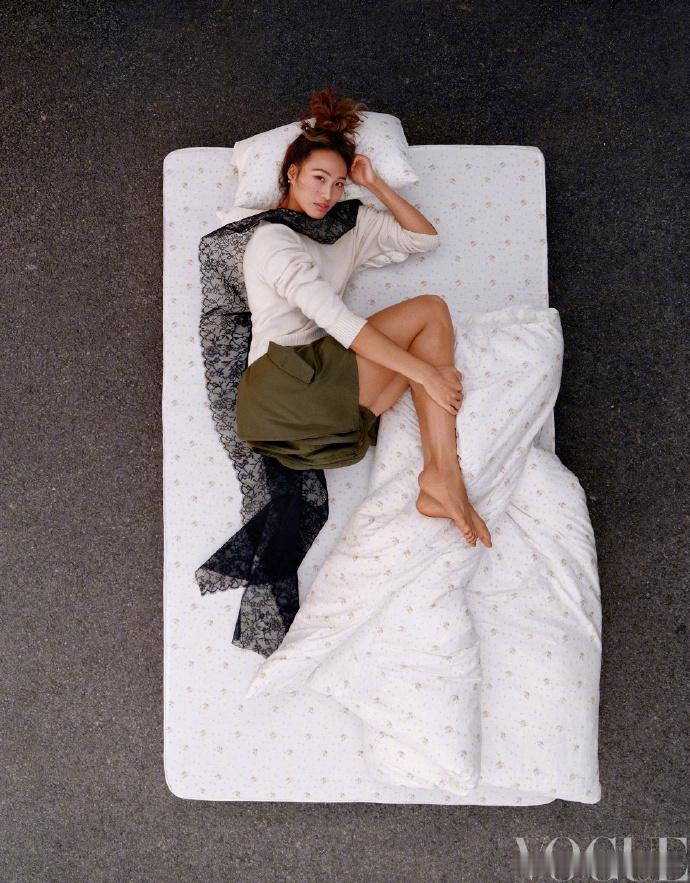 郑钦文性感女王范vogue第二版继续，看中拿走，都很美很飒郑钦文重塑未来主题大片