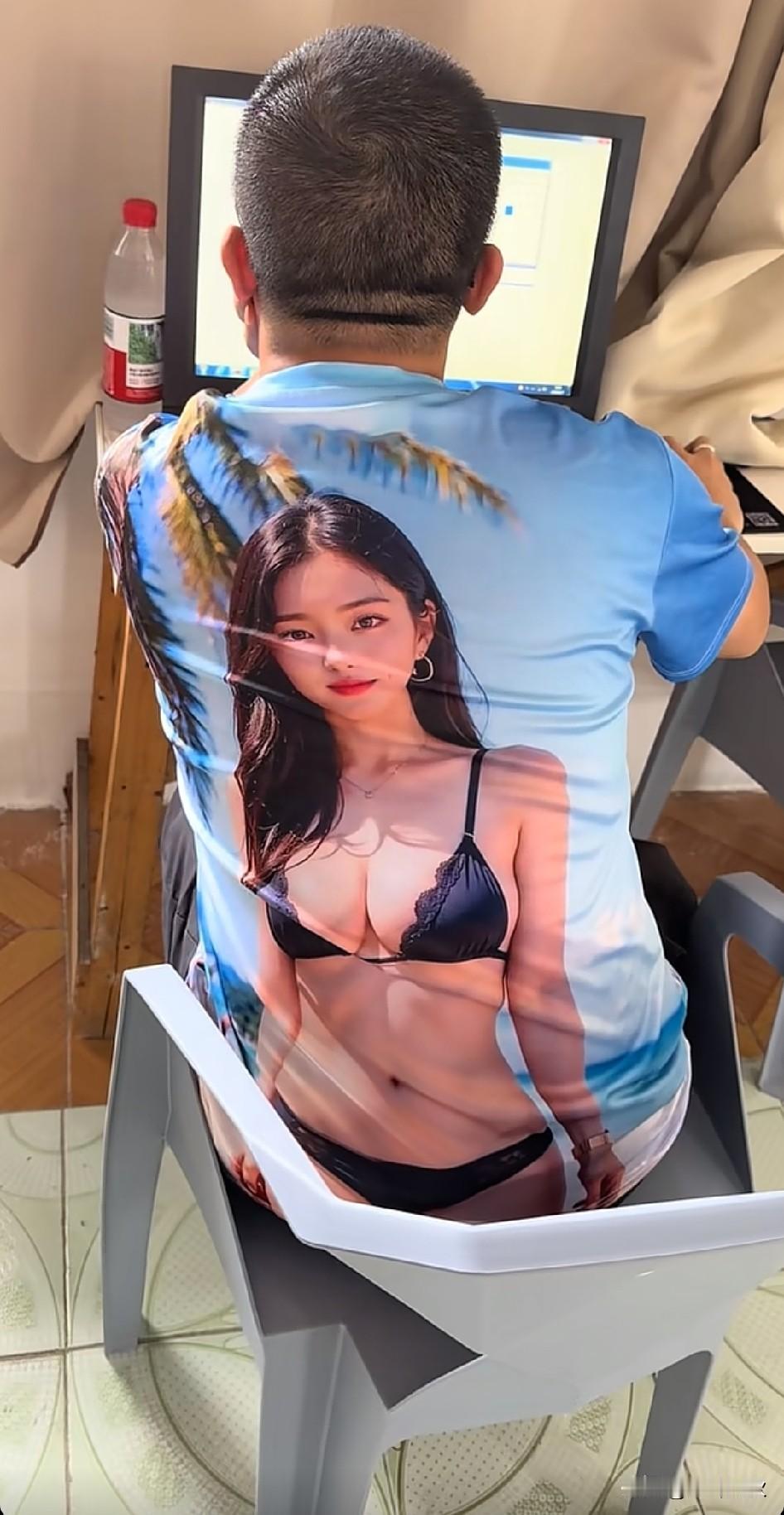 这大哥绝对是个狠人，
我想一般人还真没这个勇气穿在身上。