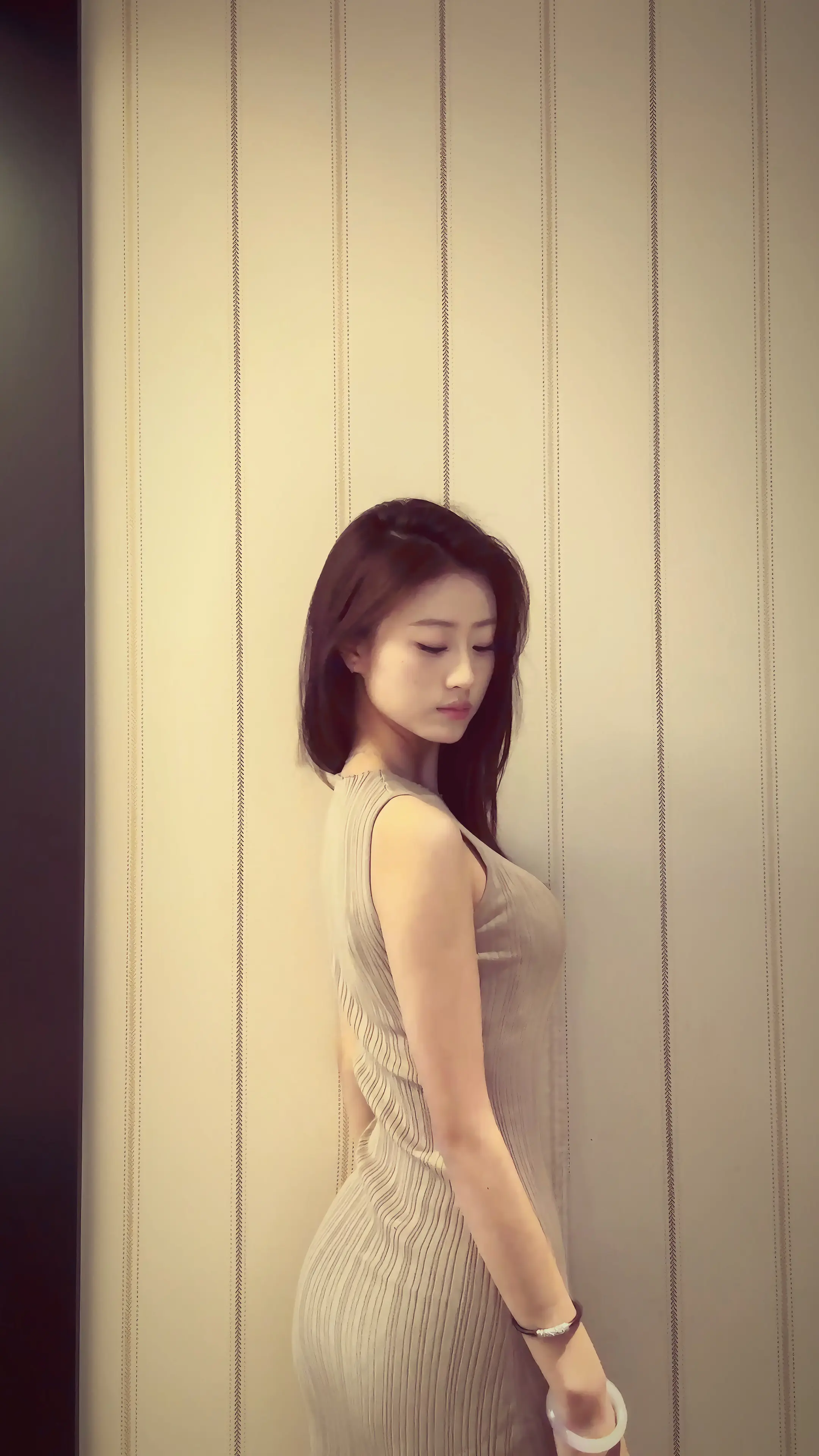 看我不爽你就闭上眼 没本事就闭上嘴 宝宝 你讨厌我又如何 我又不会改 嘻嘻