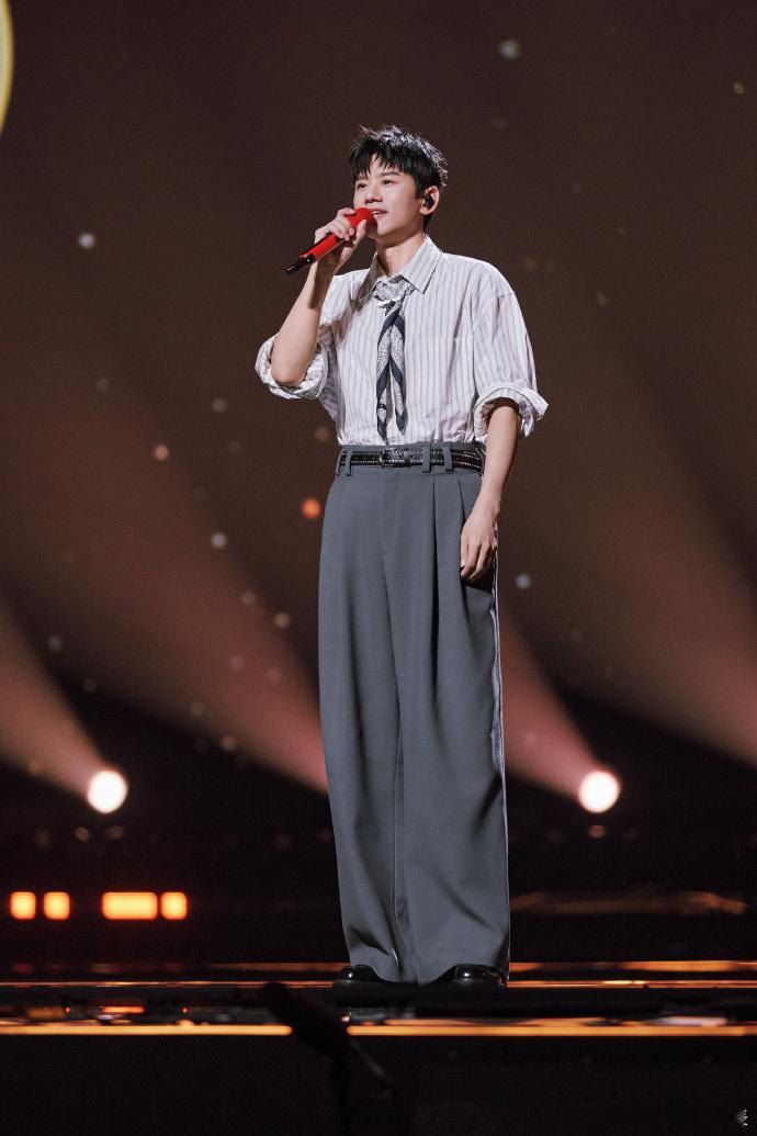 张杰工作室发维权声明张杰工作室告黑  日前，有网友剪辑、拼接张杰演唱会相关视频，