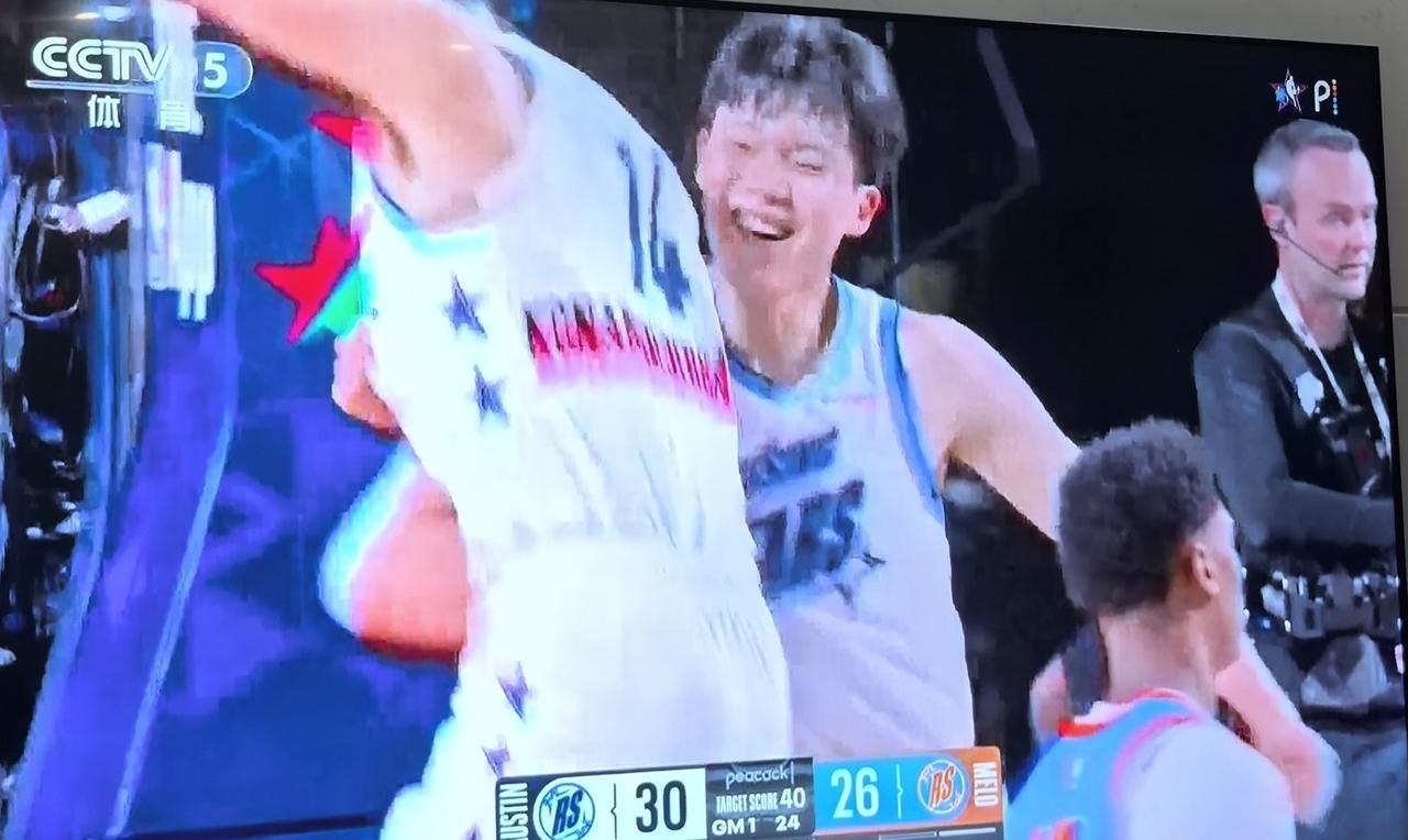 表现优异！杨瀚森全明星新秀赛，5中4！10分！得分，两支队所有球员第二高！[赞]