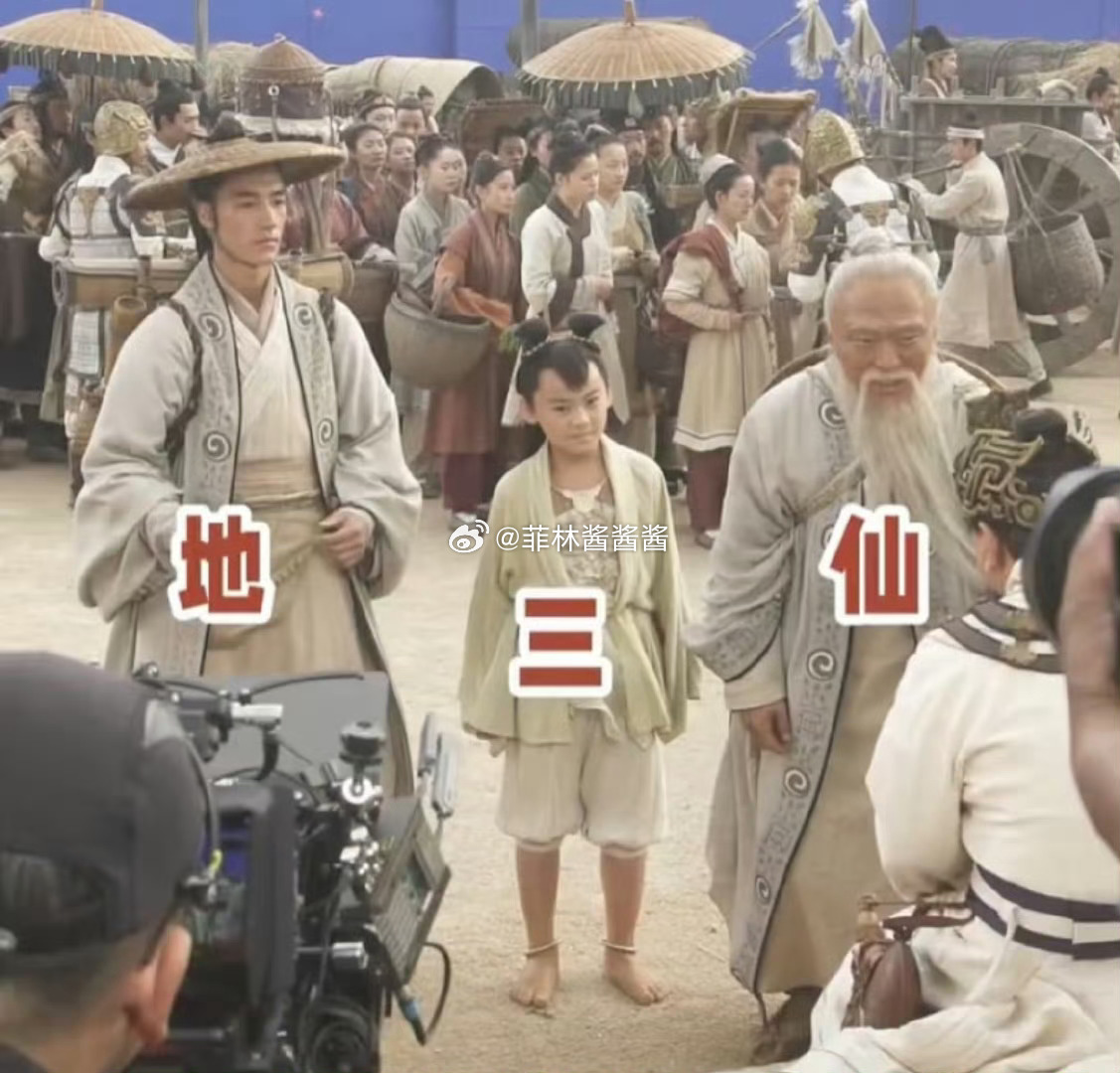 封神过年备了一桌好菜  年夜饭必备封神地三仙 哈哈哈哈哈原来是这个地三仙[允悲]