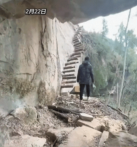 第一次跟男友回老家，看到进门要爬的“天梯”，她腿软了：这才是爱情最真的模样

出