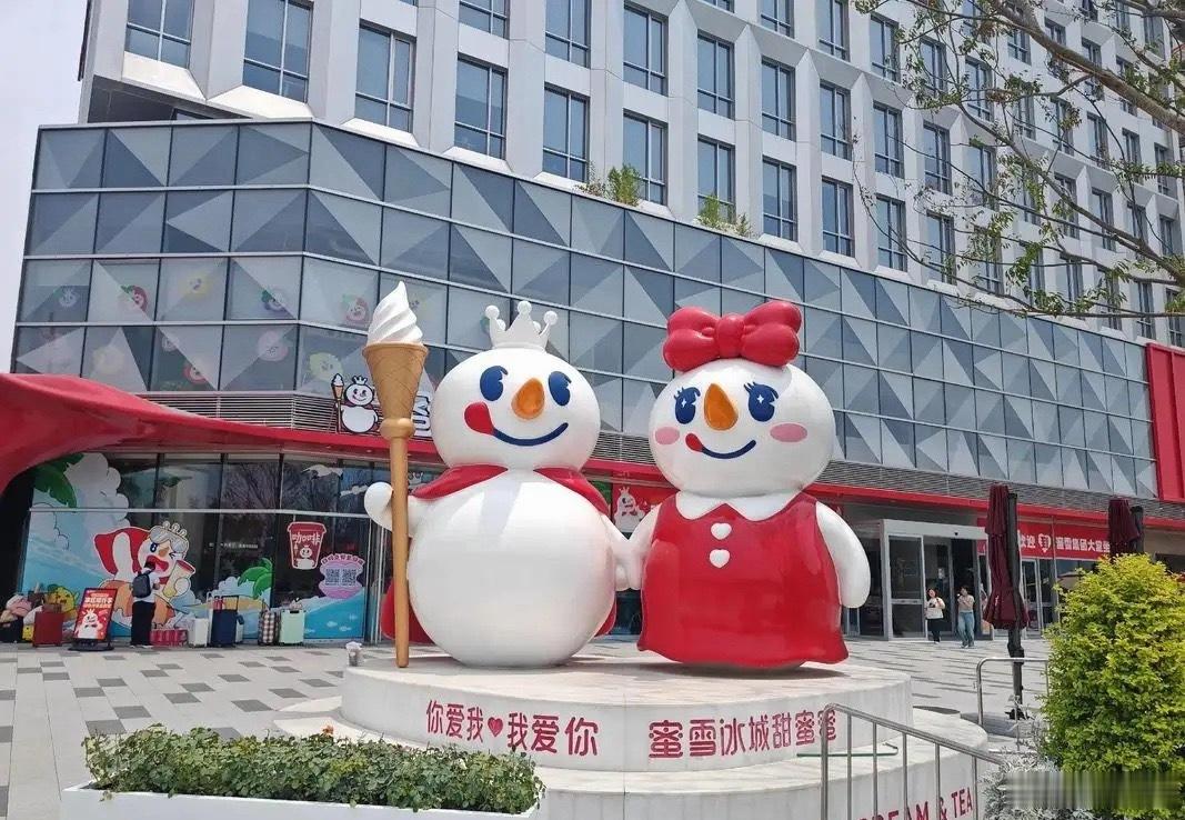 五大上市茶饮股跌幅盘点，估值集体缩水1. 奈雪的茶现价：0.67港元，总市值11