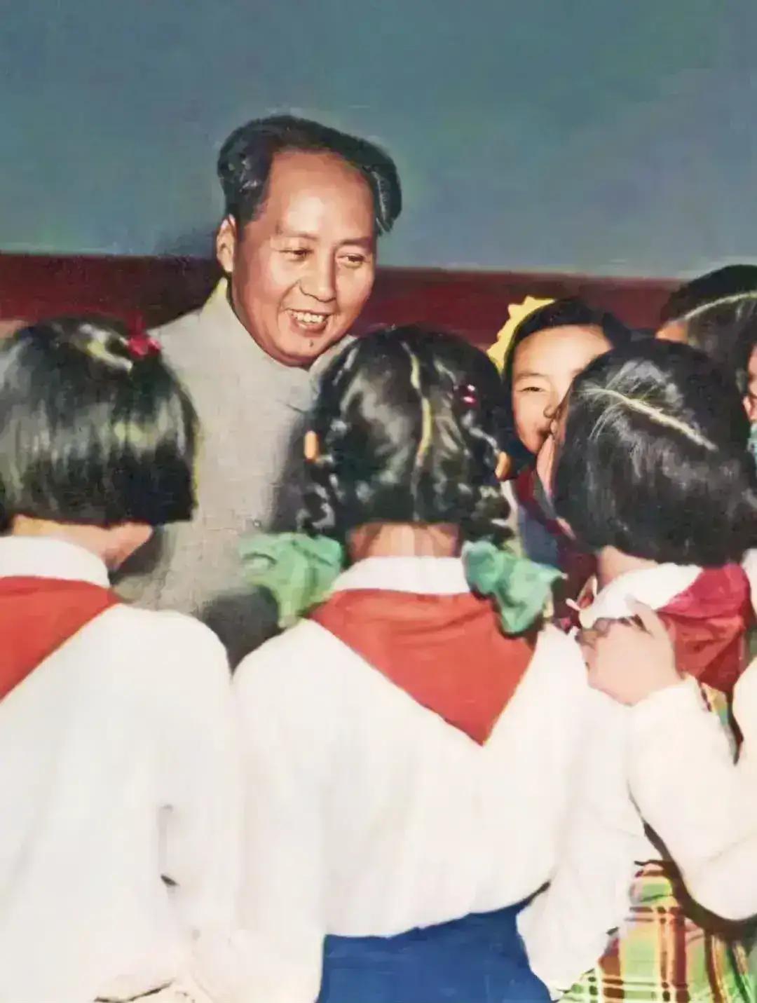 祖国的花朵，
祖国的未来，
民族的力量，
民族的希望！