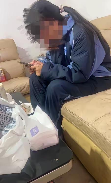 看到这个故事，真是心里一紧，又猛地一暖。这年头，“闺蜜”这个词都快被一些狗血剧情