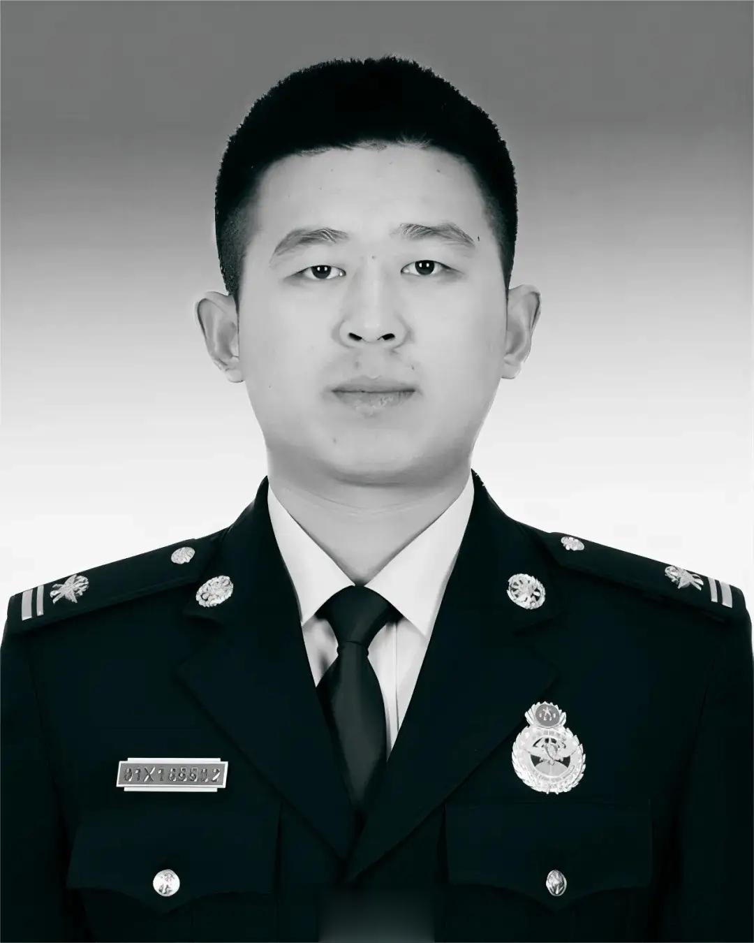 沉痛哀悼！消防员冯振壮烈牺牲！[蜡烛]累计参加灭火救援行动3500余次！营救遇险