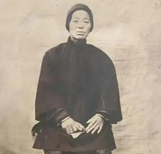 1895年，山东济宁一带匪患正盛，当地富户潘守廉家，就遭了土匪的祸，潘守廉是当地