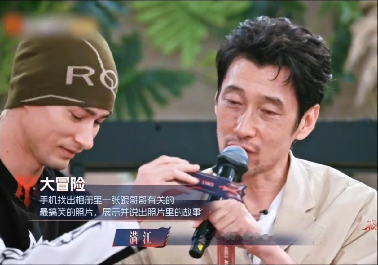 米卡手机里有阿云嘎丑照米卡是阿云嘎黑粉头子米卡的手机相册藏着大瓜😂！披哥游戏环