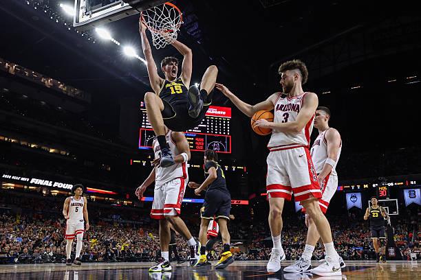 在此前的NCAA四强赛中，全美第3号种子密歇根大学以91比73战胜了亚利桑那大学