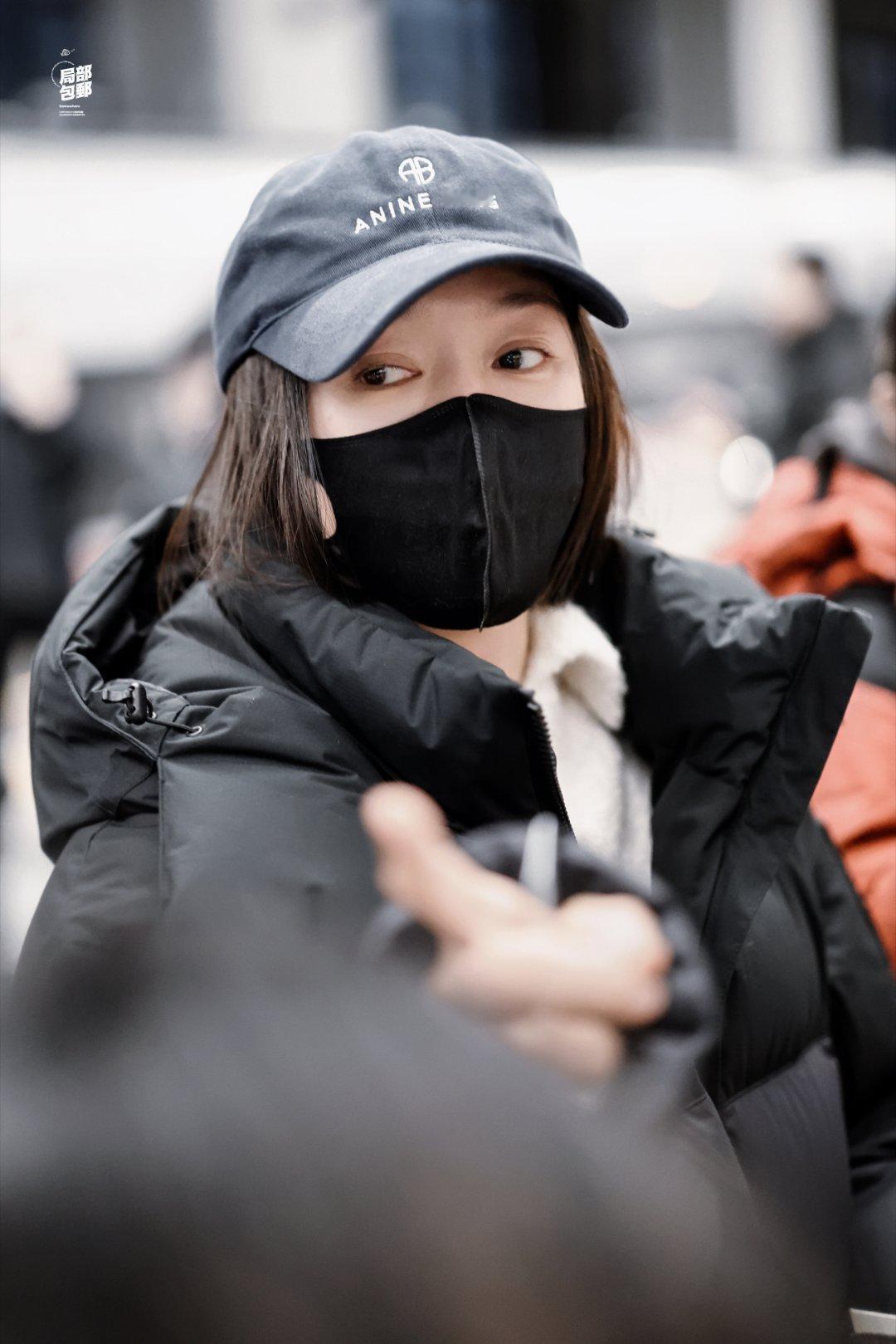 秦岚现身马年春晚彩排从《延禧攻略》的温柔白月光，到马年春晚彩排的耀眼焦点，秦岚的