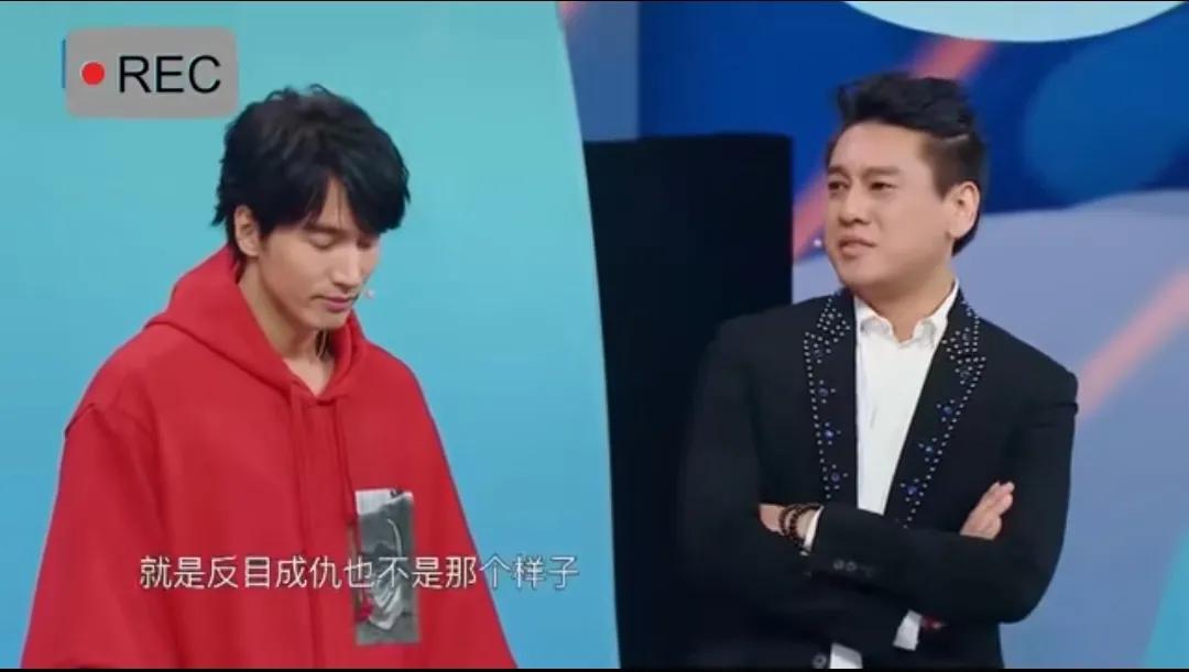 F4组合里的朱孝天承认了他们四个人之间不和的传闻了。有一次沈腾问起这个话题，言承