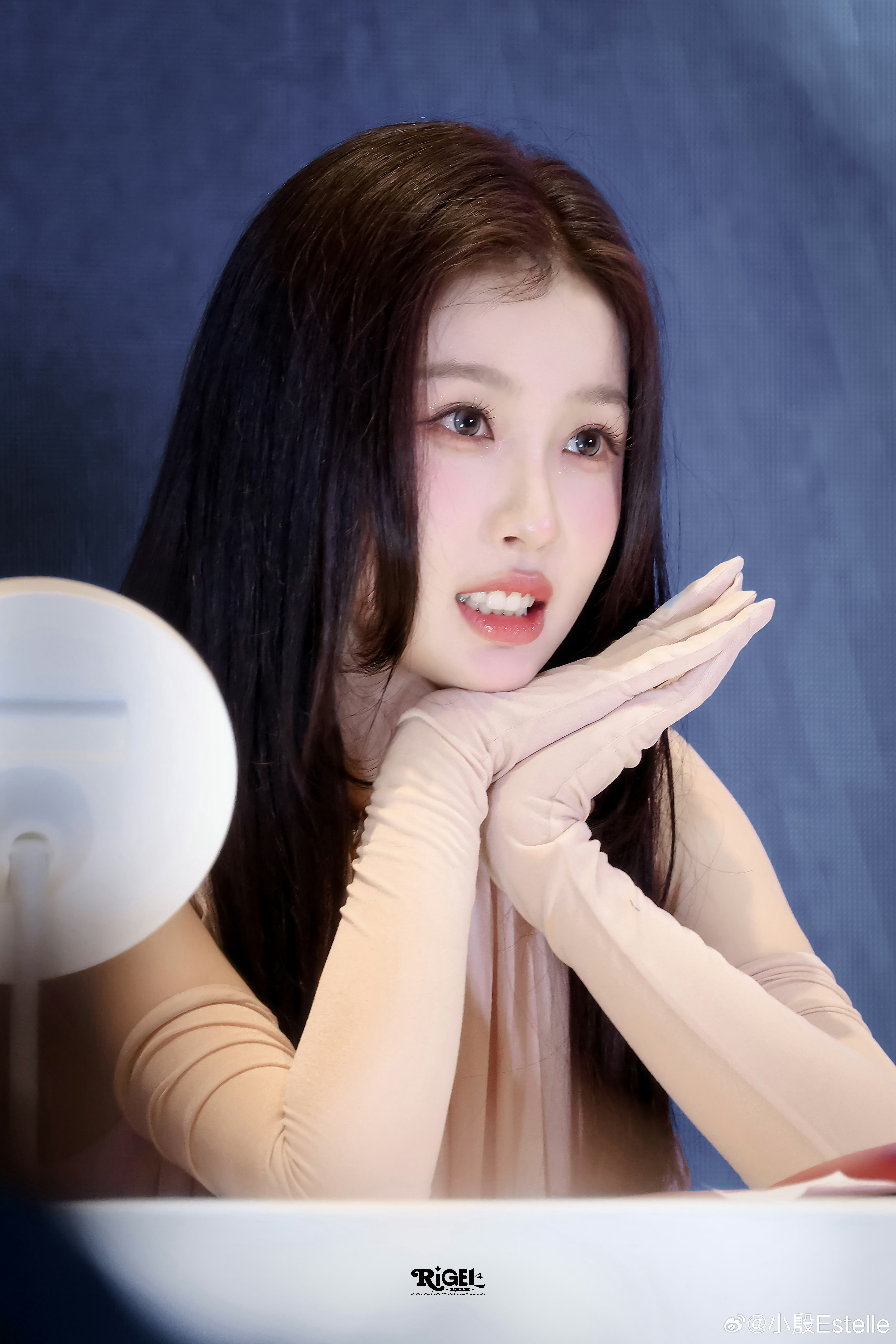 虞书欣  有宝宝知道今天欣欣戴的美瞳吗，真的巨美巨美巨美！ 