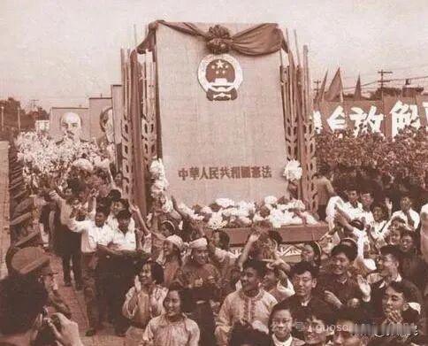 多民族国家都面临这样一个历史命题：每个民族都要超越自己的传统，以凝聚成统一的国族