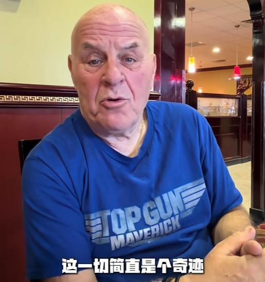 赛考斯那5000美元，还真不是他自己掏的。
2000年前后，他读到了殷玉珍在毛乌